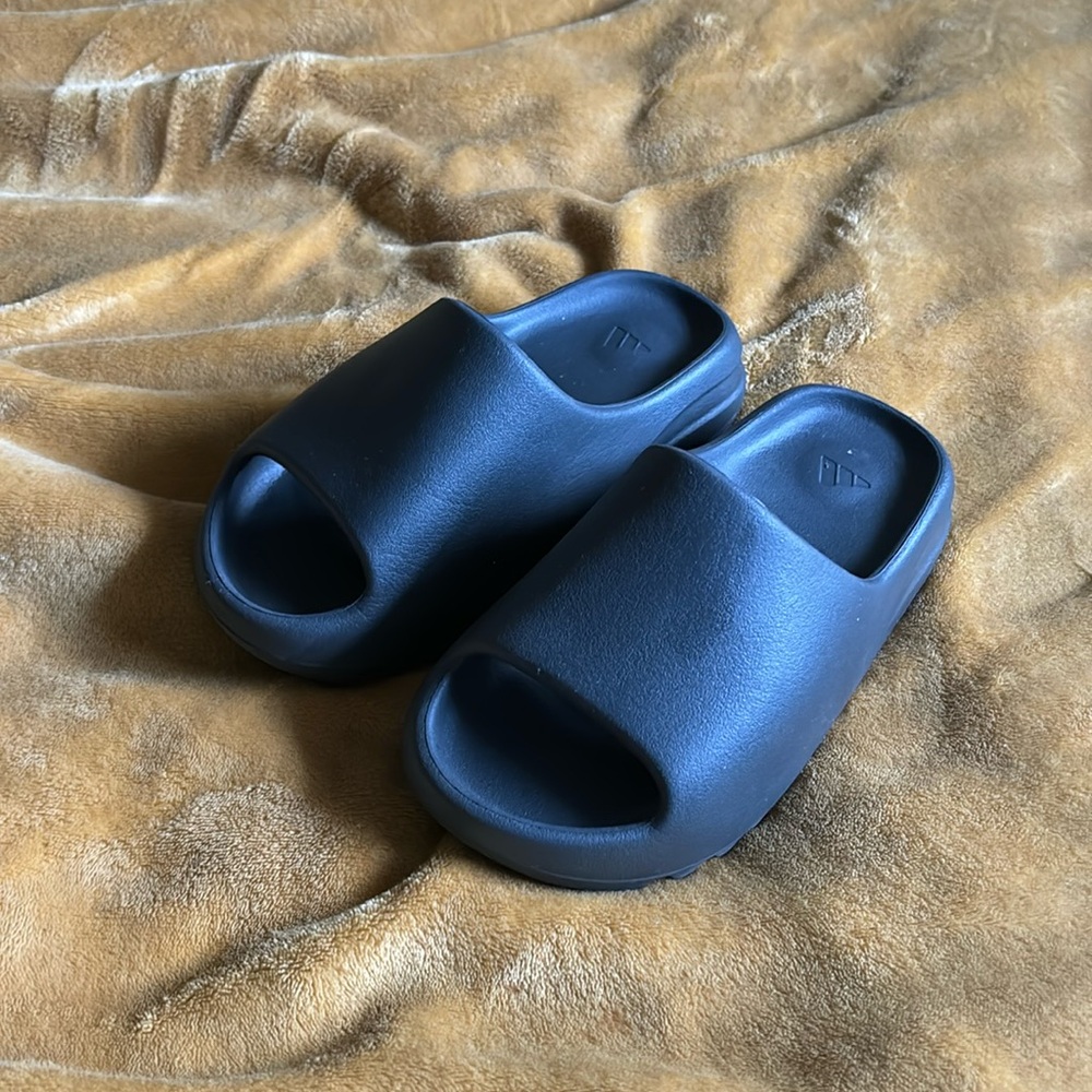 Yeezy slides Kids